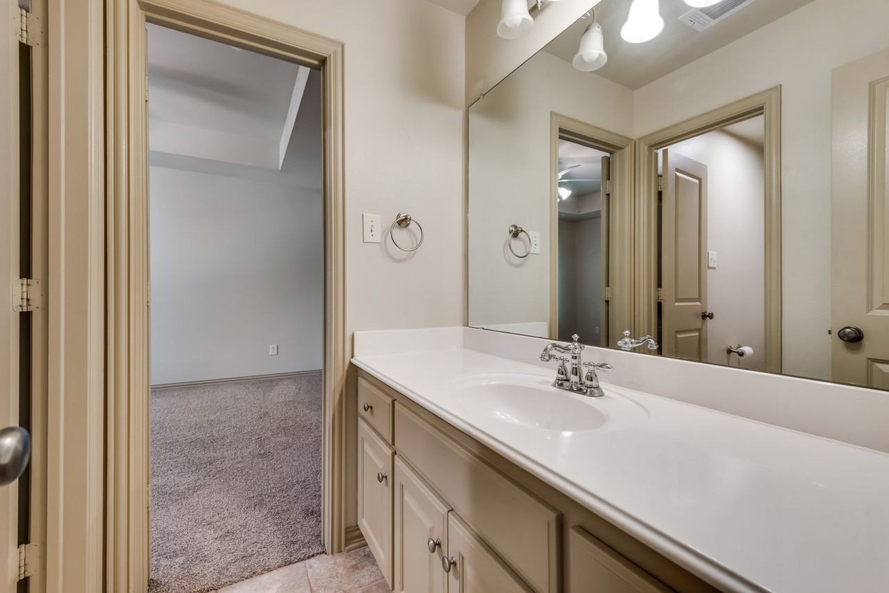 2207 Kings Pass - Photo 3 of 28