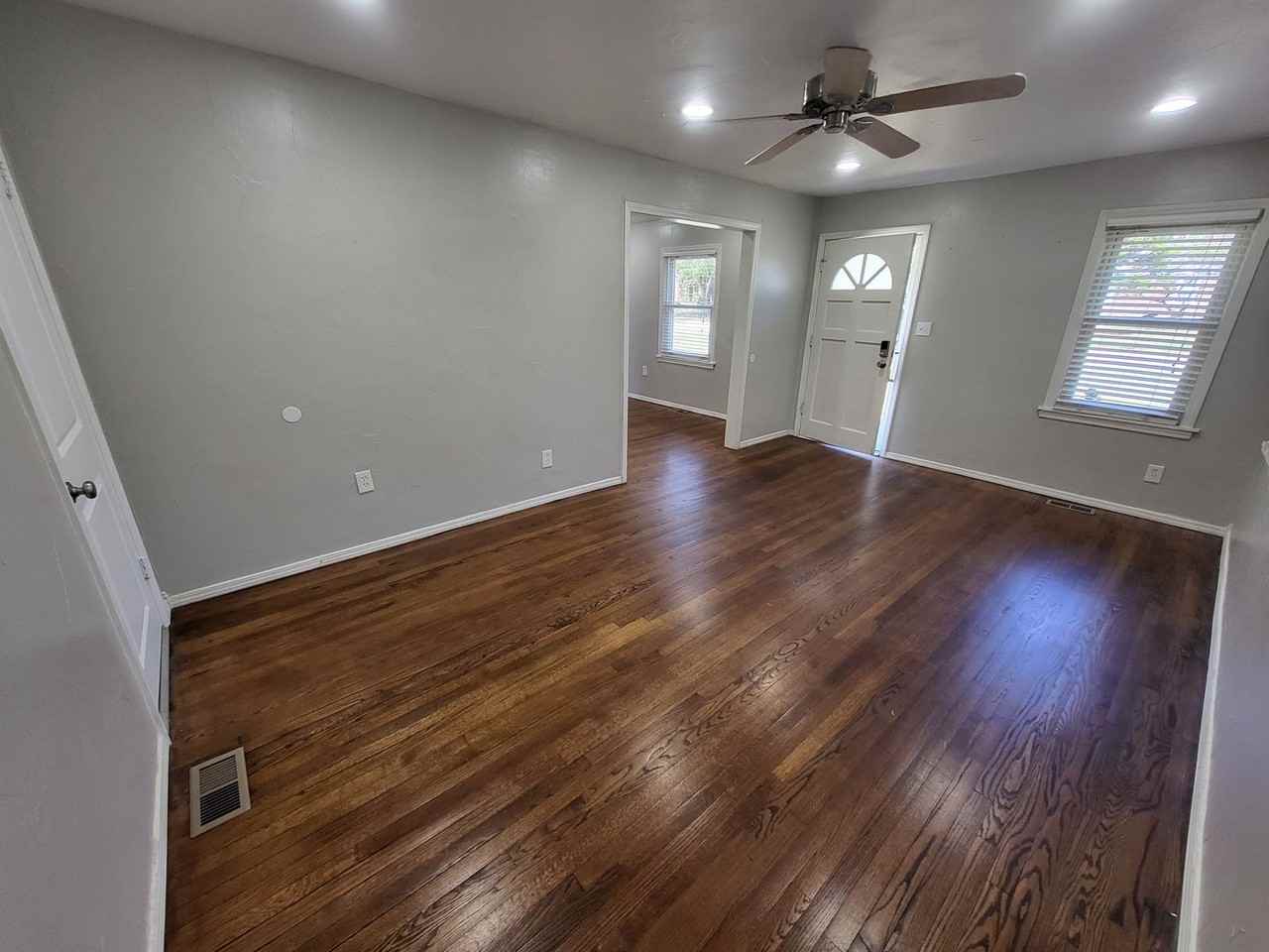 414 E 6th St - Photo 3 of 26