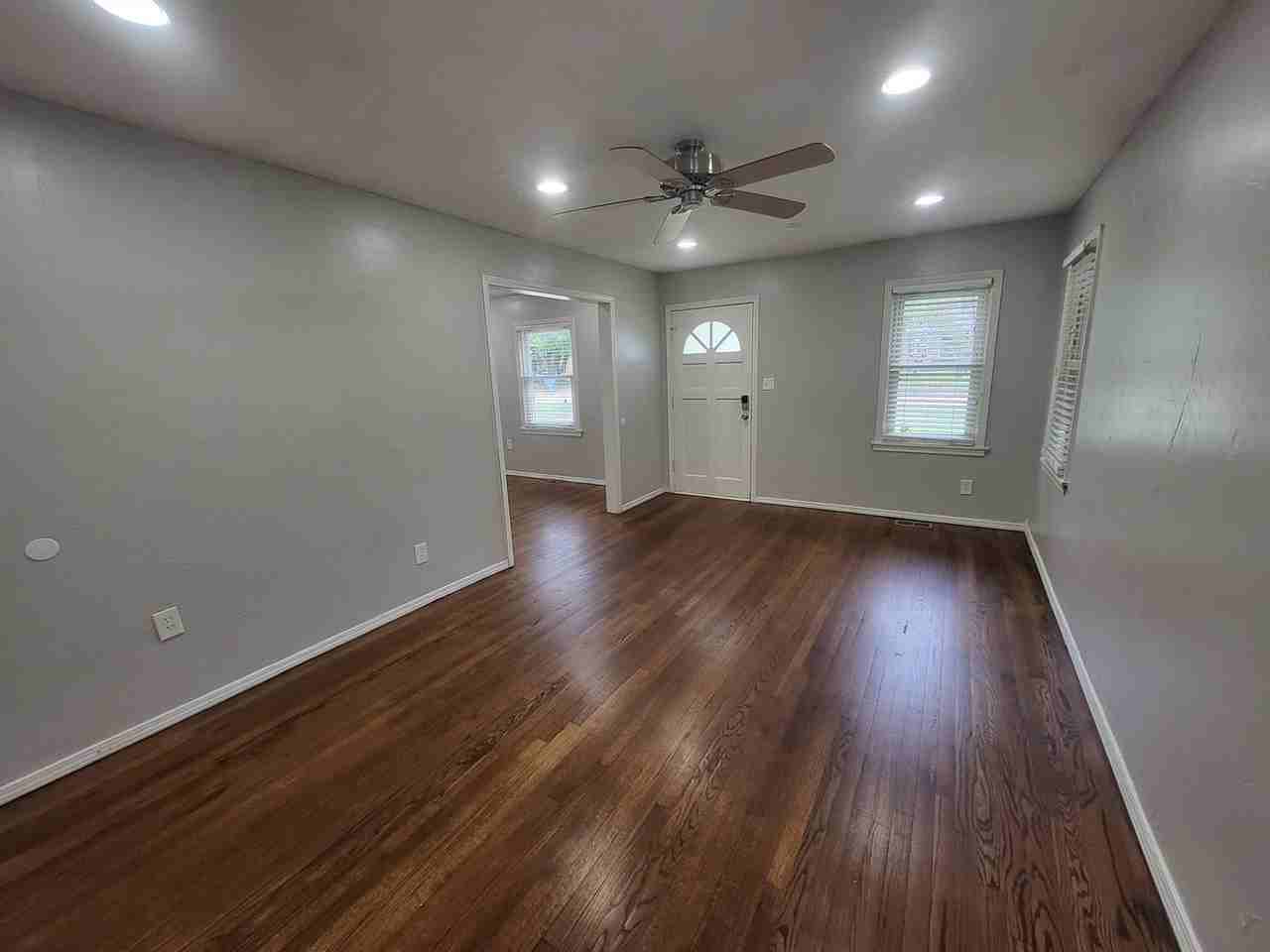 414 E 6th St - Photo 6 of 26