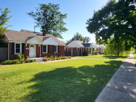 featured image of 414 E 6th St