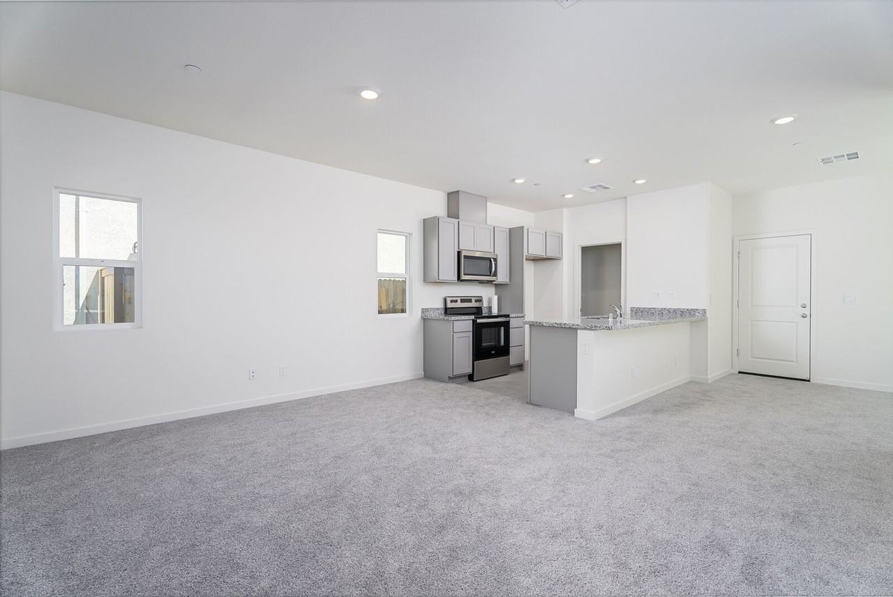 1049 San Anselmo Ln - Photo 3 of 21