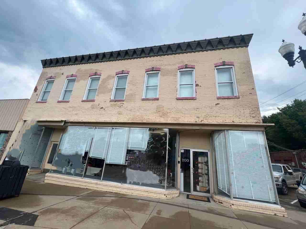 200 S Main St - Photo 2 of 46