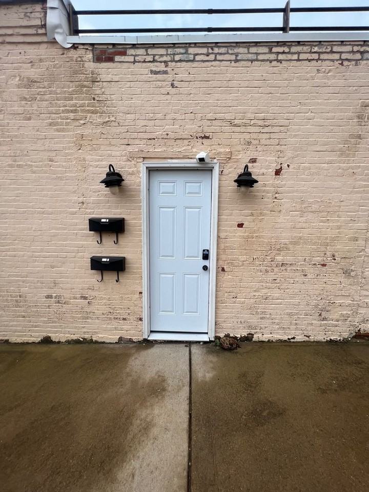 200 S Main St - Photo 4 of 46