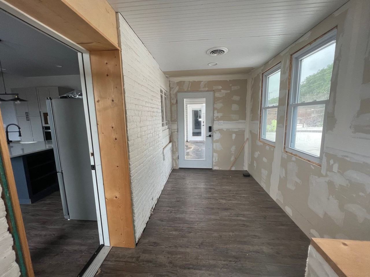 200 S Main St - Photo 6 of 46