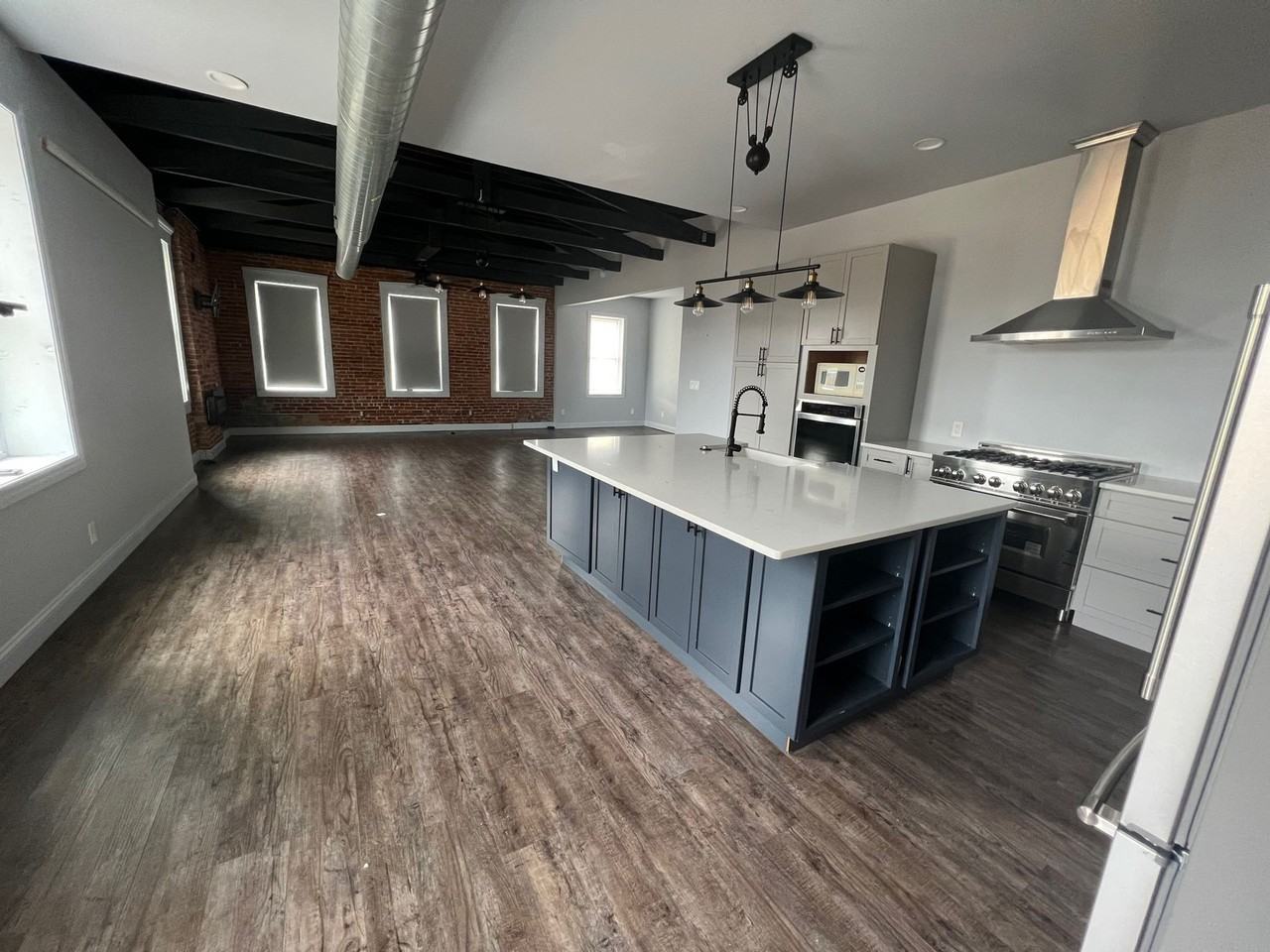 200 S Main St - Photo 7 of 46