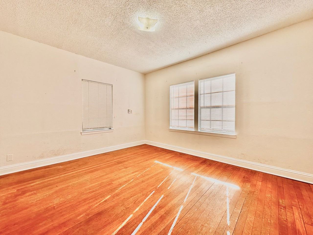 3911 Avenue C - Photo 4 of 14