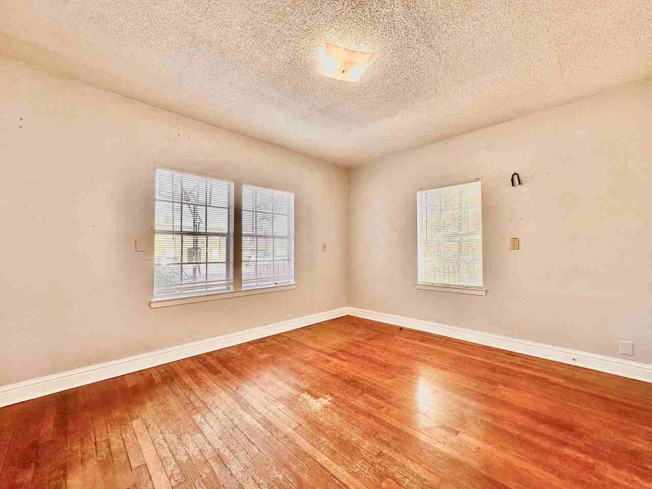 3911 Avenue C - Photo 5 of 14