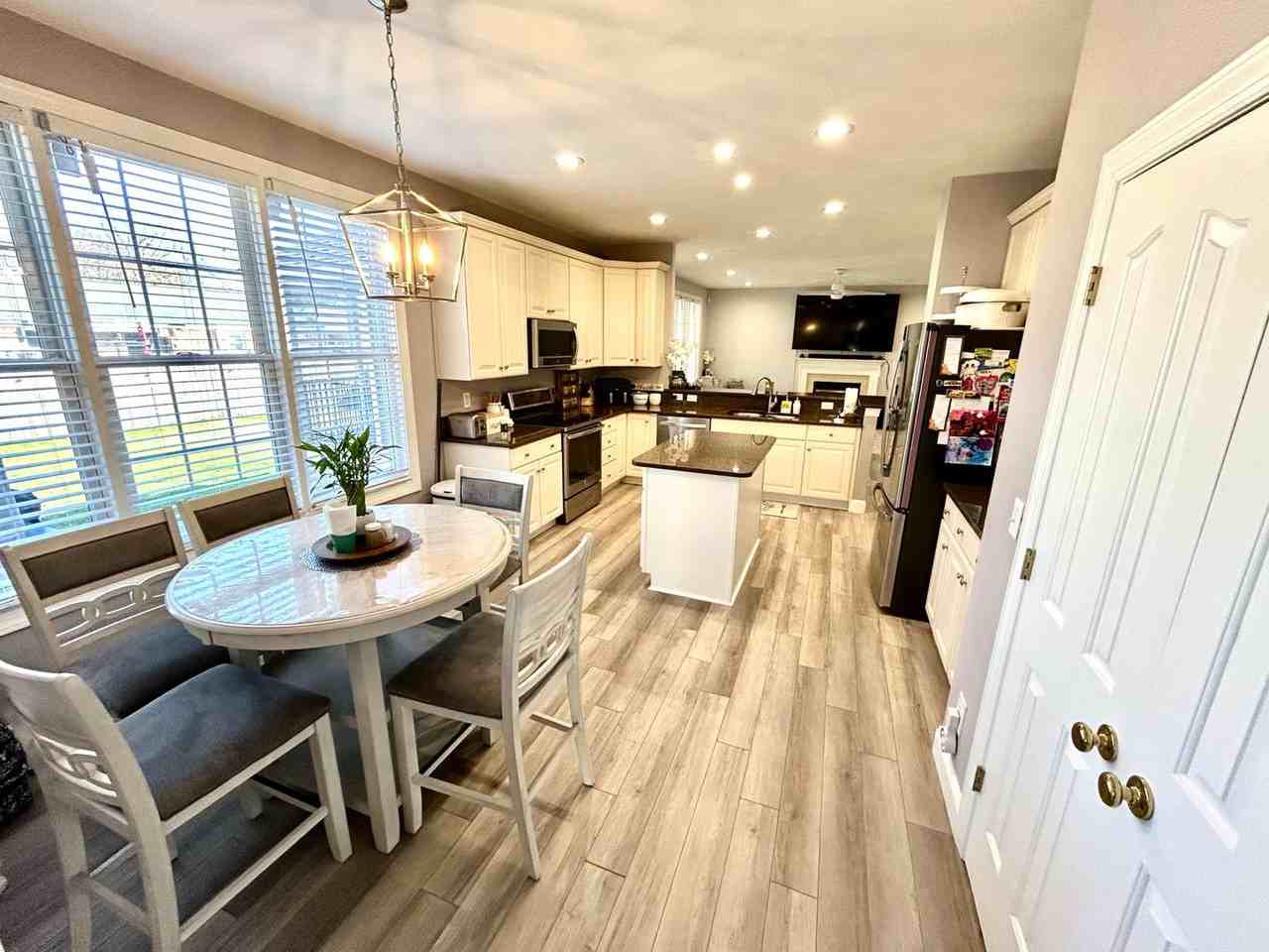 576 Hunts Pointe Dr - Photo 3 of 22