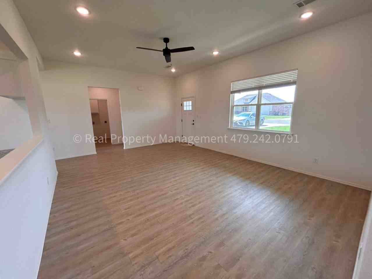 100 Countryside Way - Photo 3 of 19