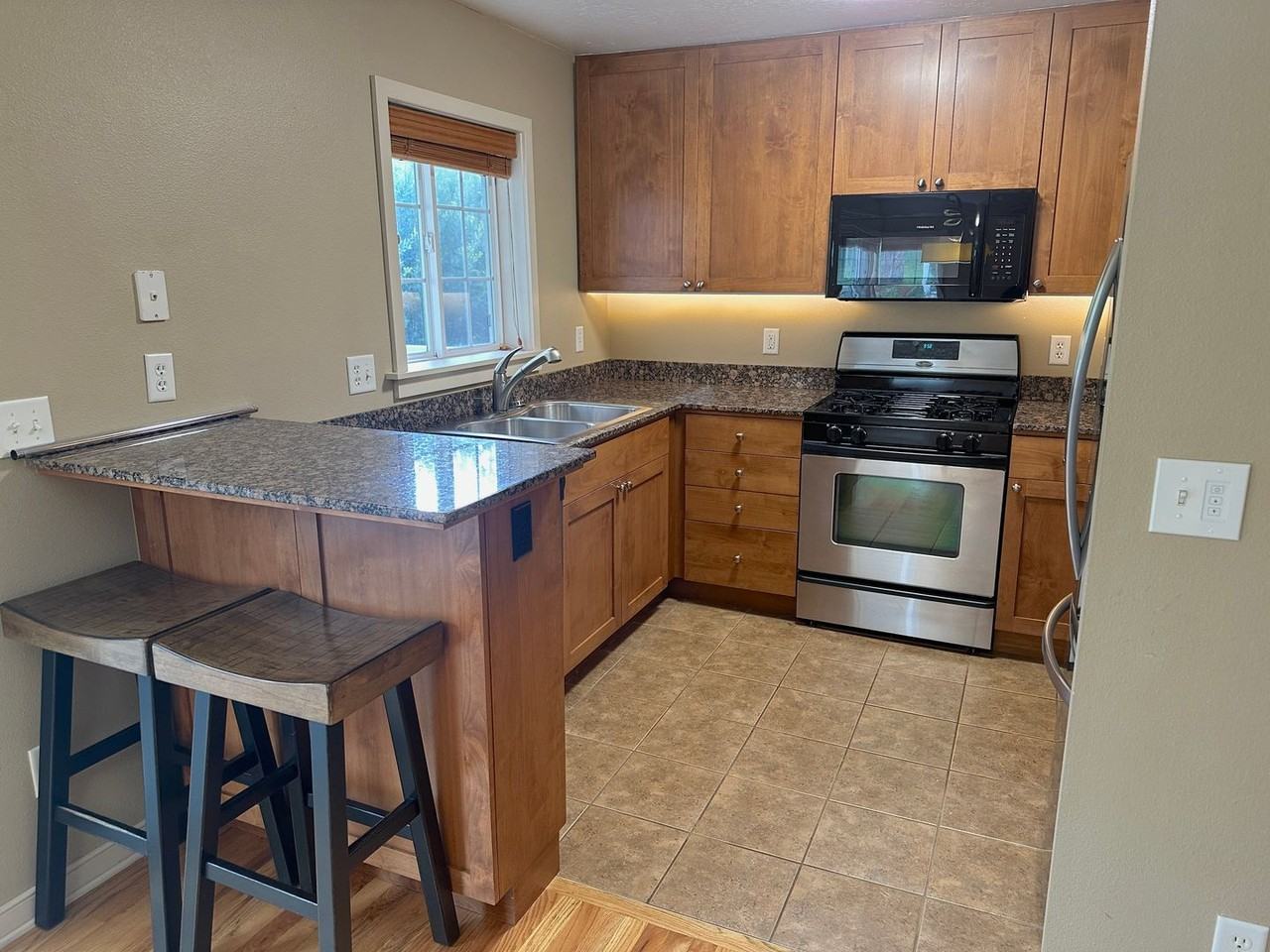 408 W Village Ln - Photo 3 of 14