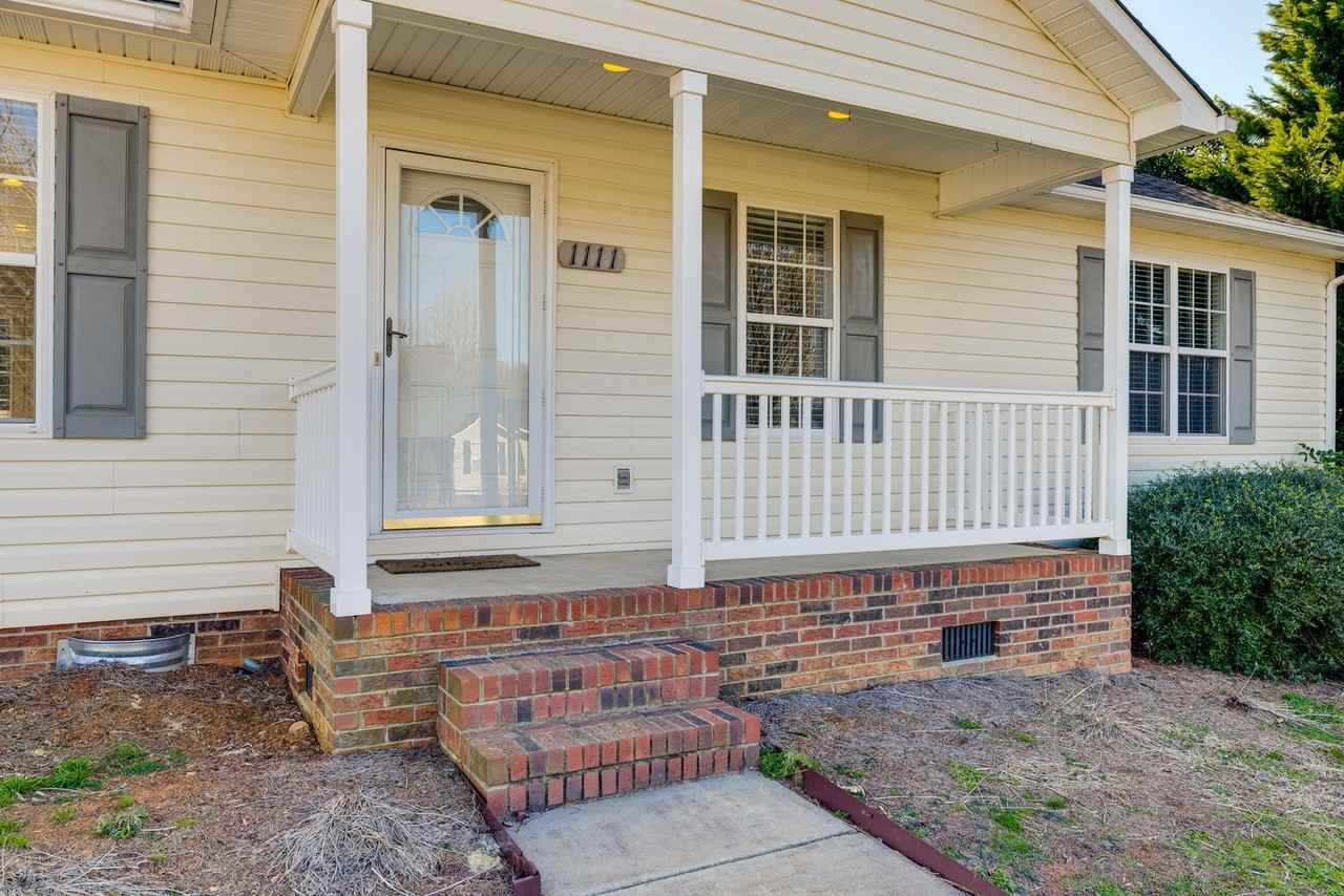 1111 Quail Haven Ln - Photo 2 of 34