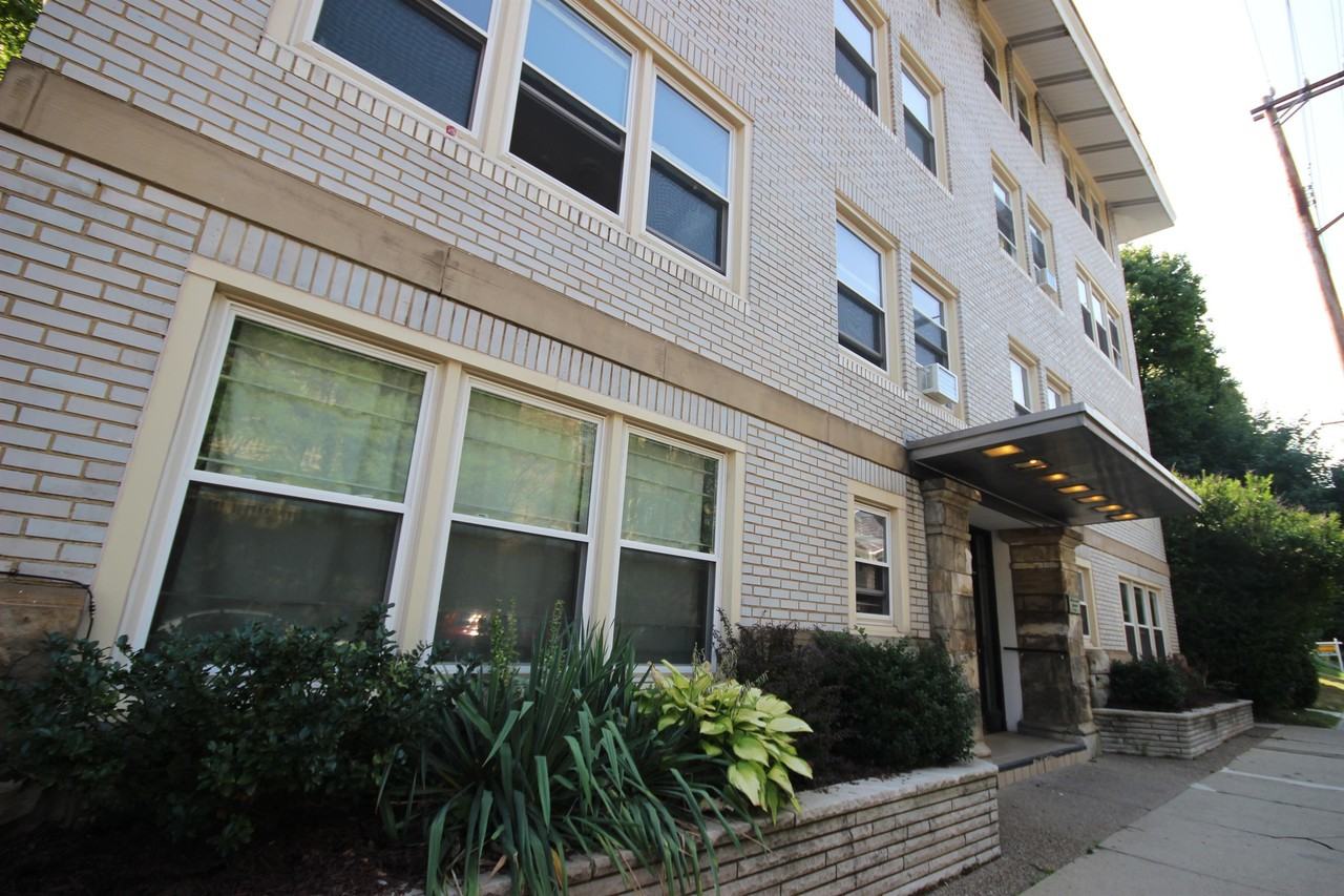 HIGHLAND MANOR APARTMENTS -- 020 - Photo 3 of 24