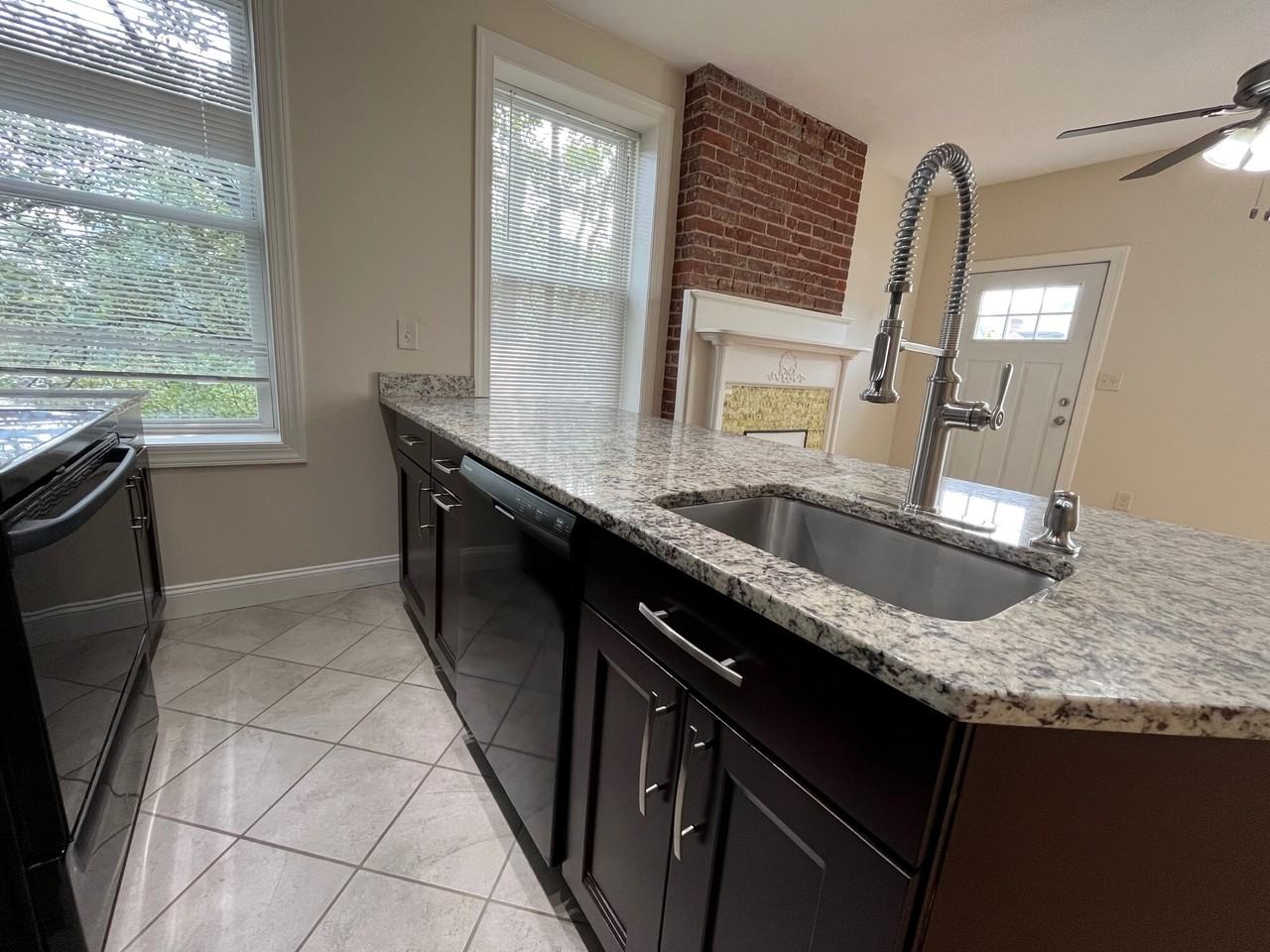 Fairmount 440 - Photo 2 of 22