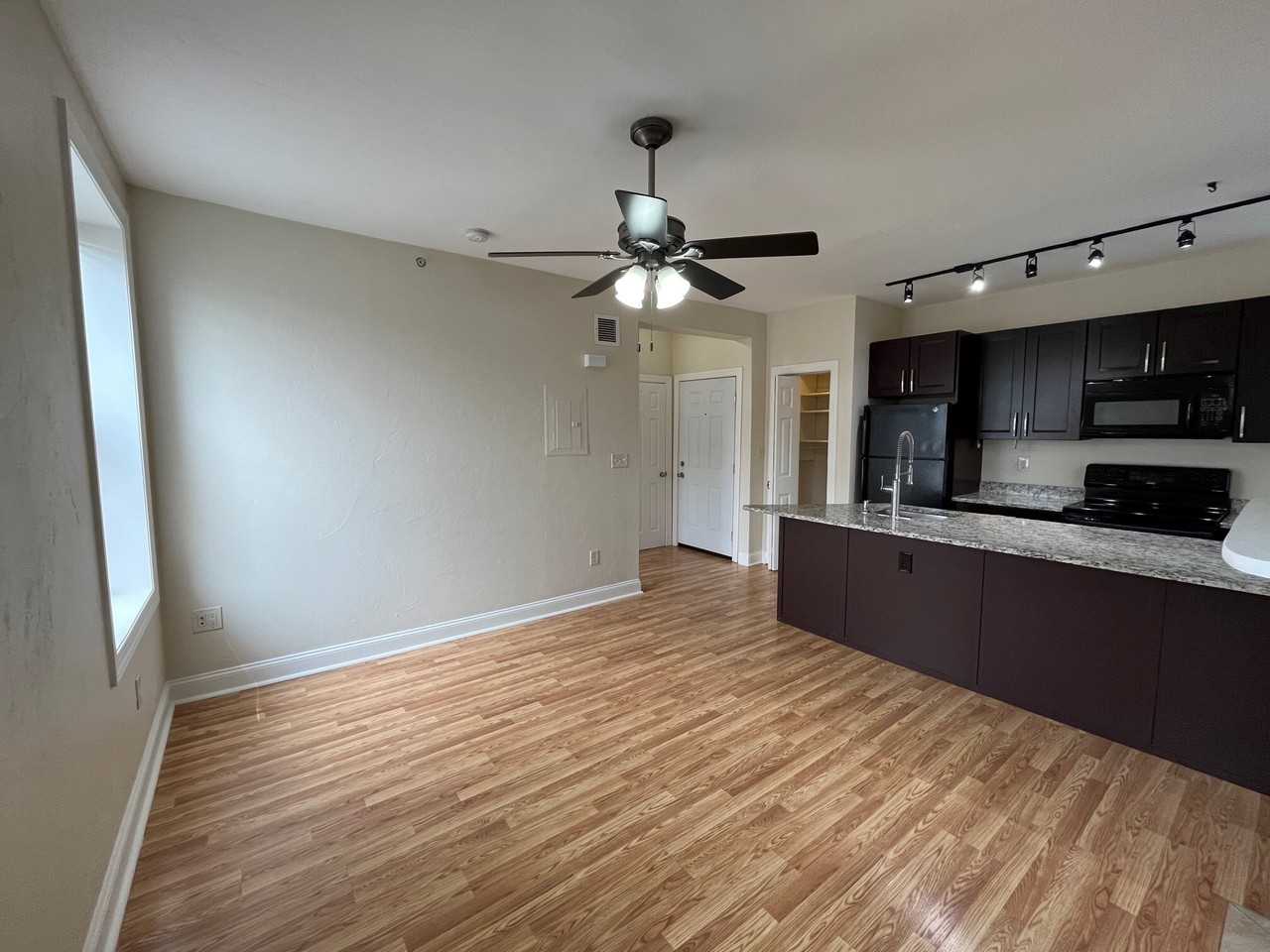 Fairmount 440 - Photo 5 of 22