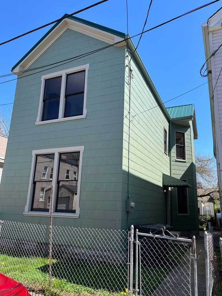 1830 Pearl St - Photo 2 of 25