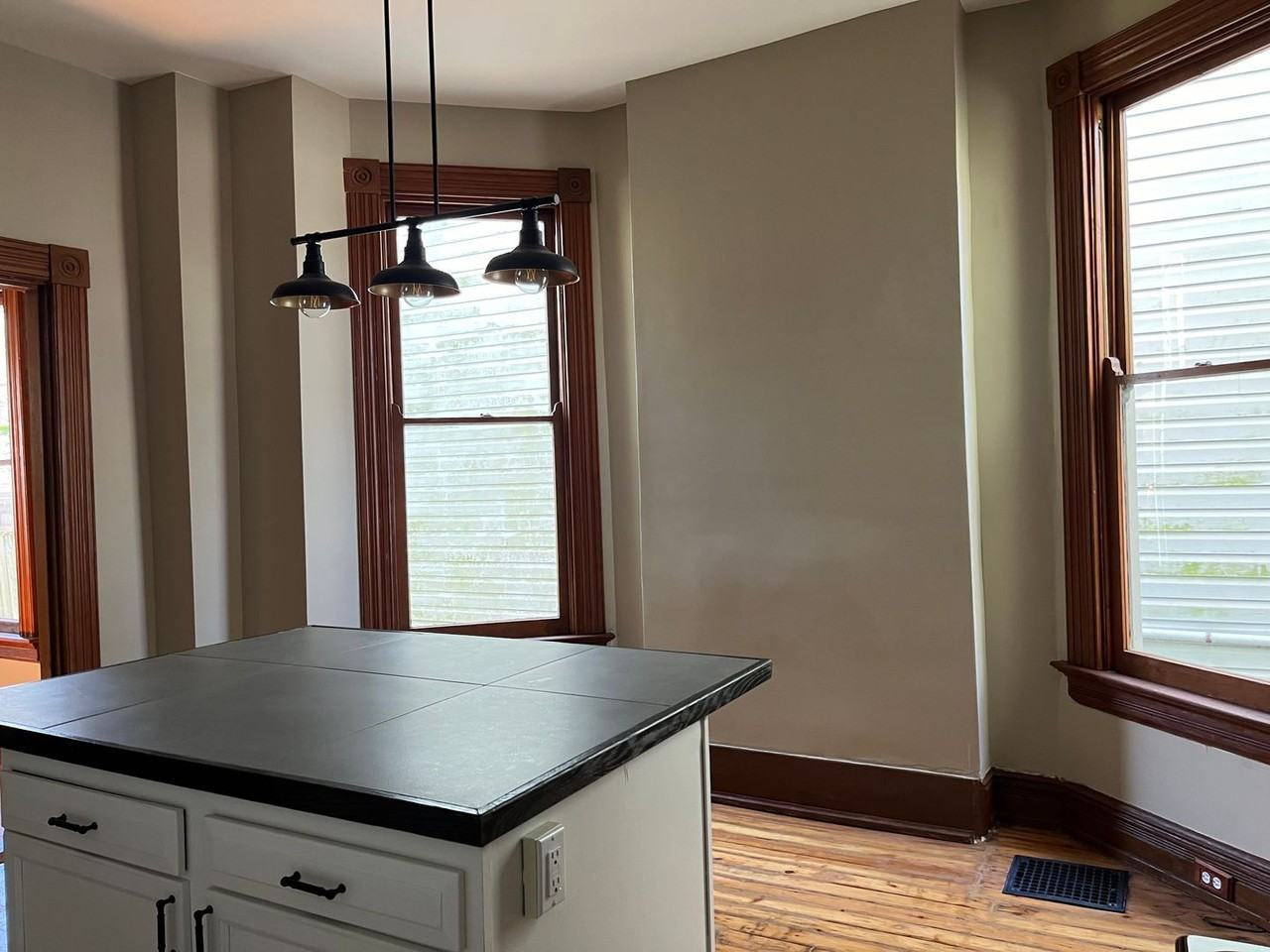 1830 Pearl St - Photo 5 of 25