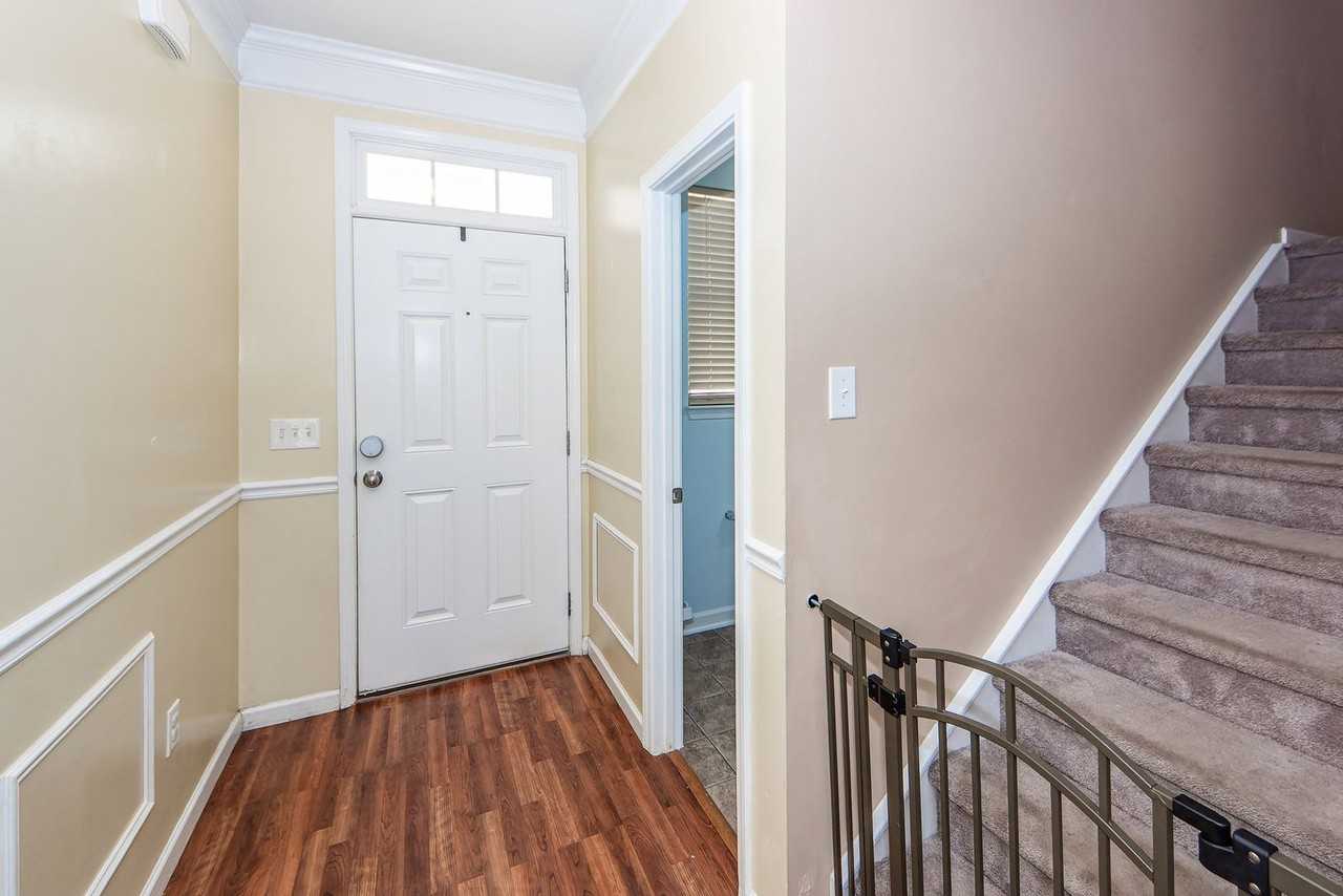 241 Oglethorpe Cir - Photo 3 of 44