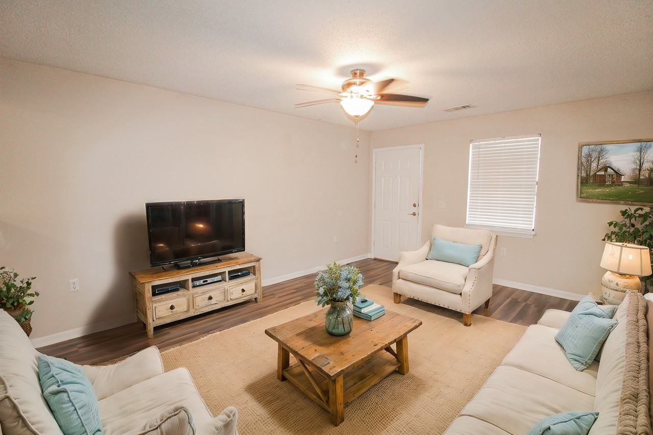 235 Vista Cr - Photo 2 of 6