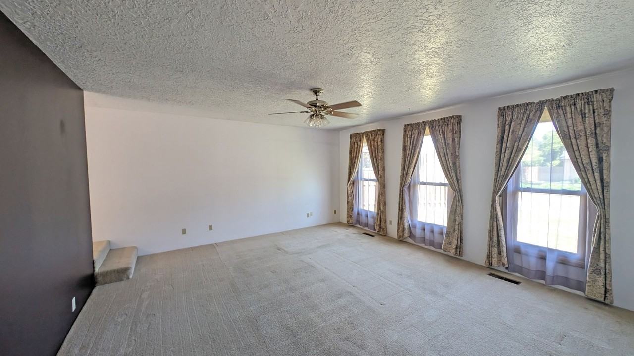 1841 Ne Carole Ct - Photo 4 of 26