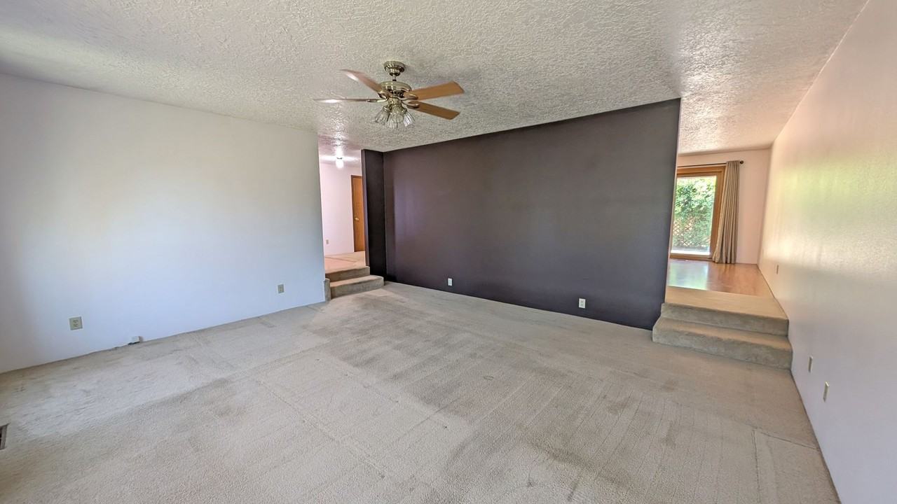 1841 Ne Carole Ct - Photo 6 of 26