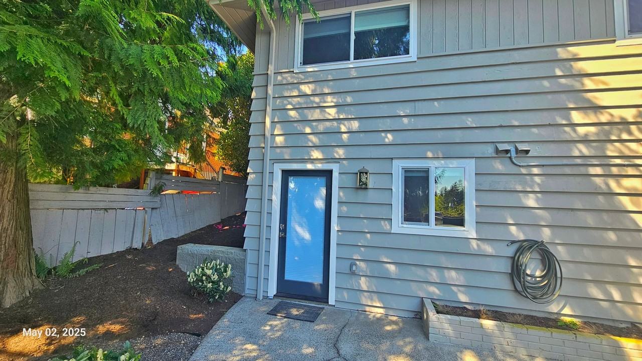 7354 34th Ave Ne #B - Photo 2 of 6