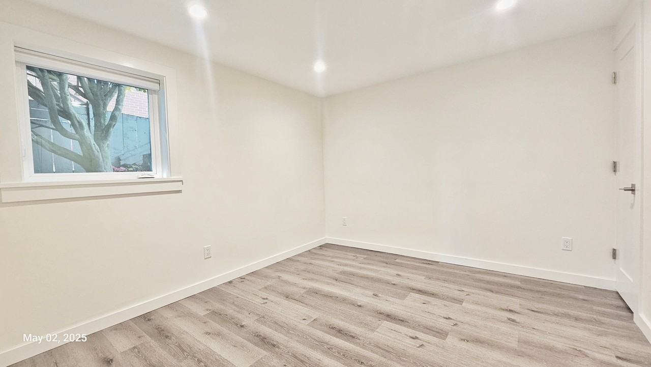 7354 34th Ave Ne #B - Photo 4 of 6