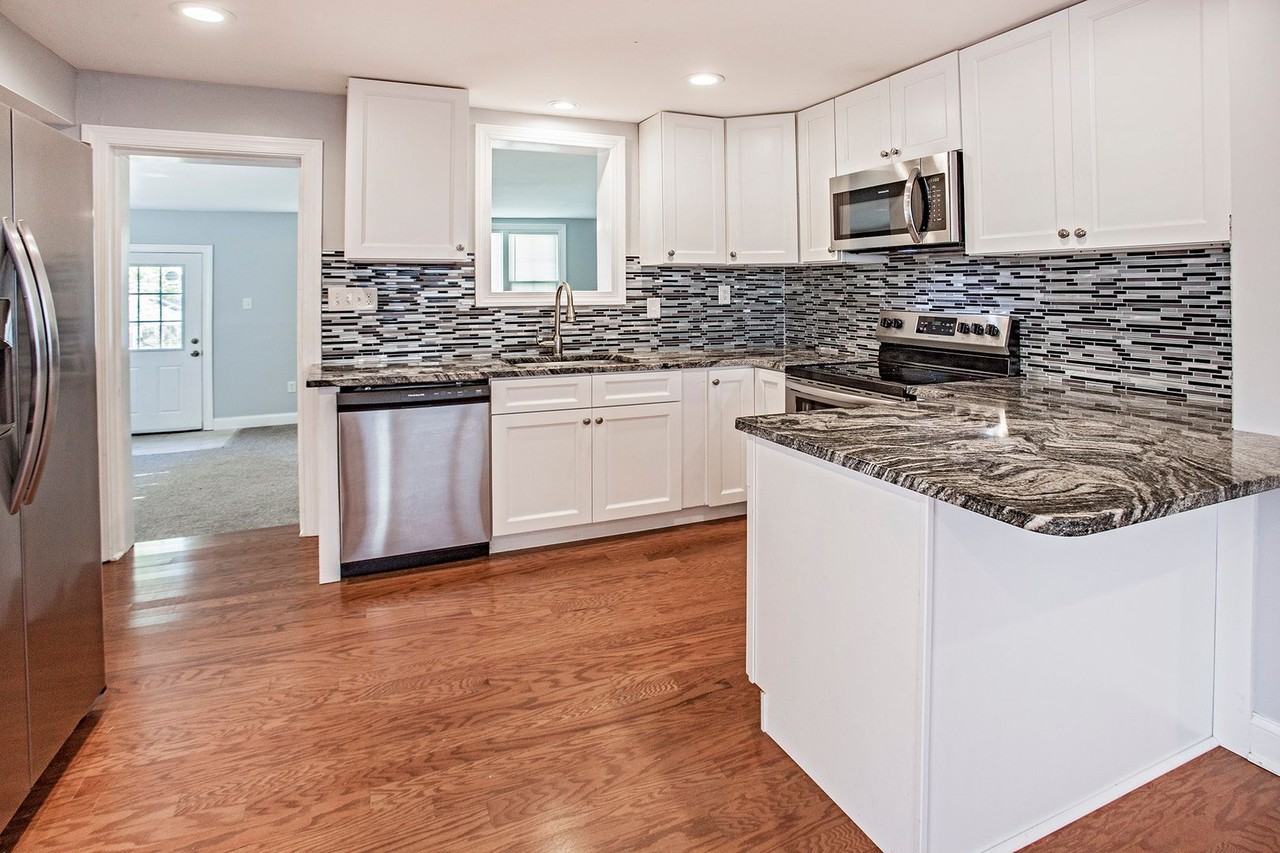 400 Odessa Ave - Photo 3 of 20