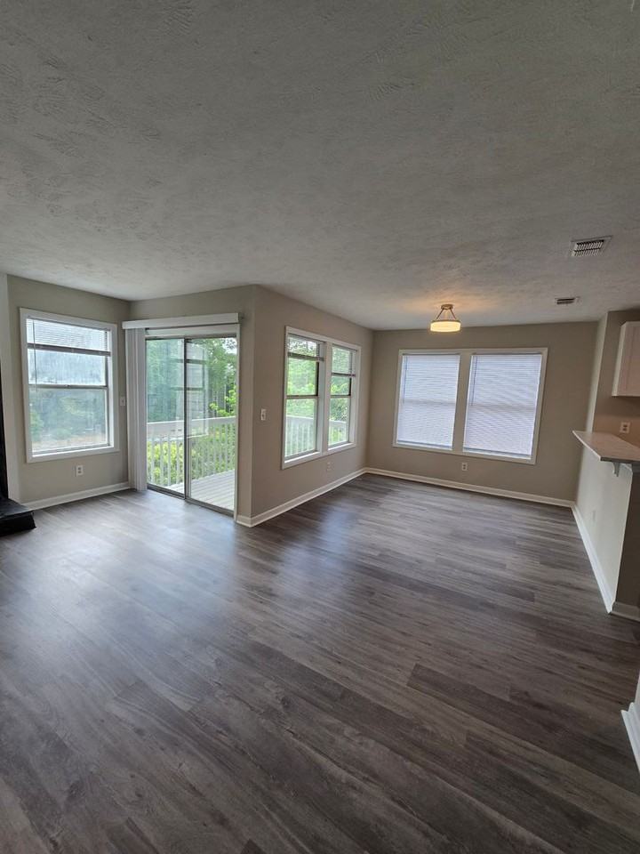 1021 Wood Creek Dr - Photo 3 of 19