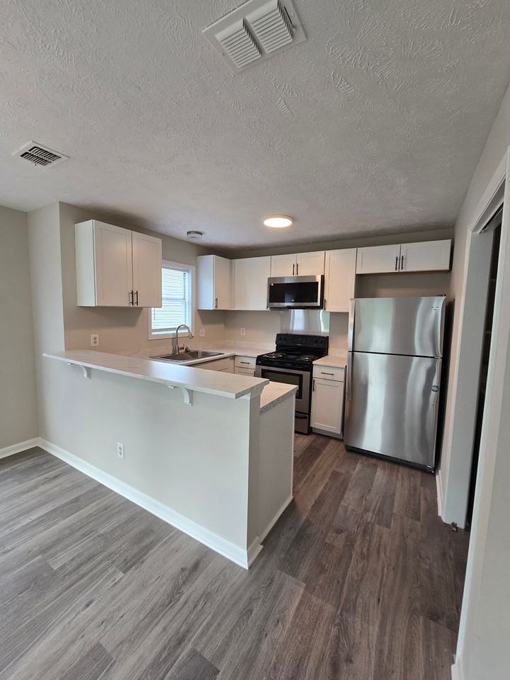 1021 Wood Creek Dr - Photo 5 of 19
