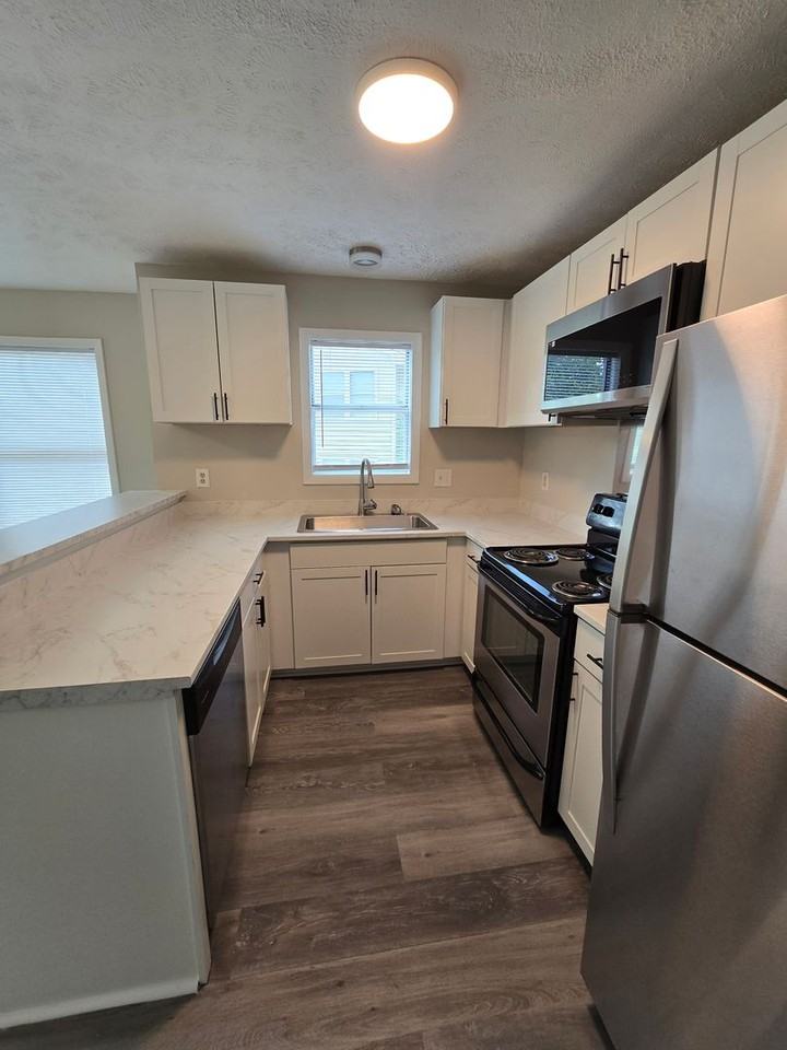 1021 Wood Creek Dr - Photo 6 of 19