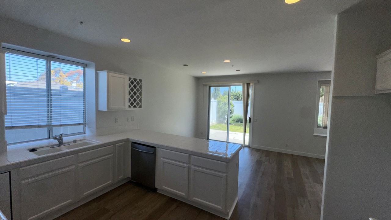 120 23rd St - Photo 5 of 20