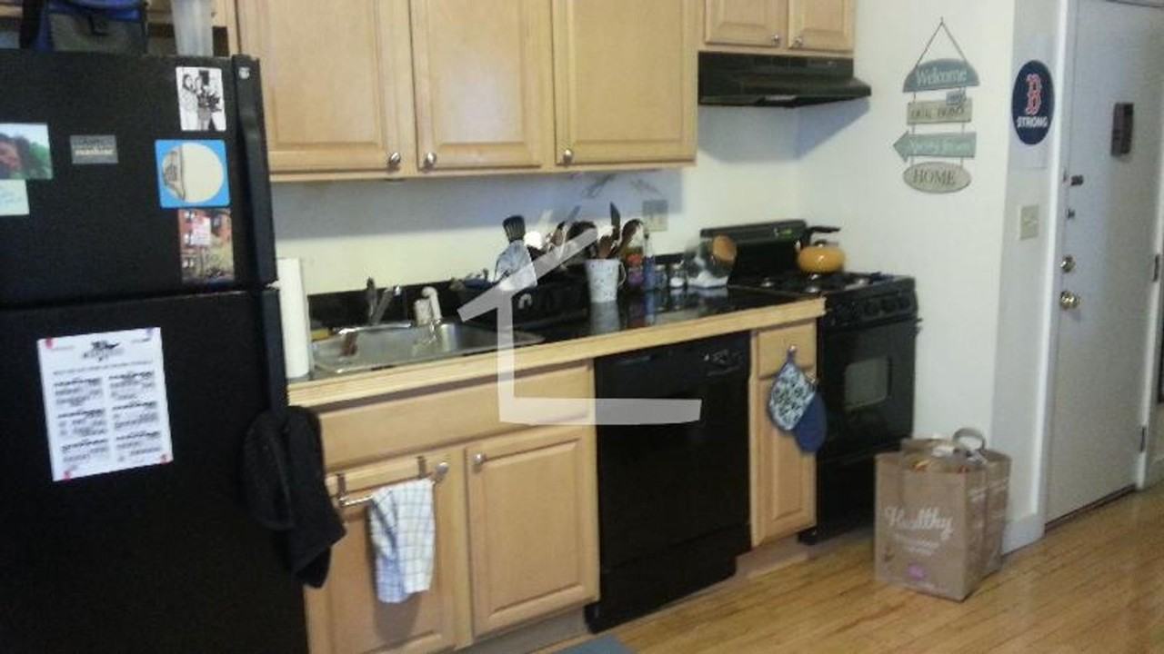 141 Endicott St - Photo 2 of 14