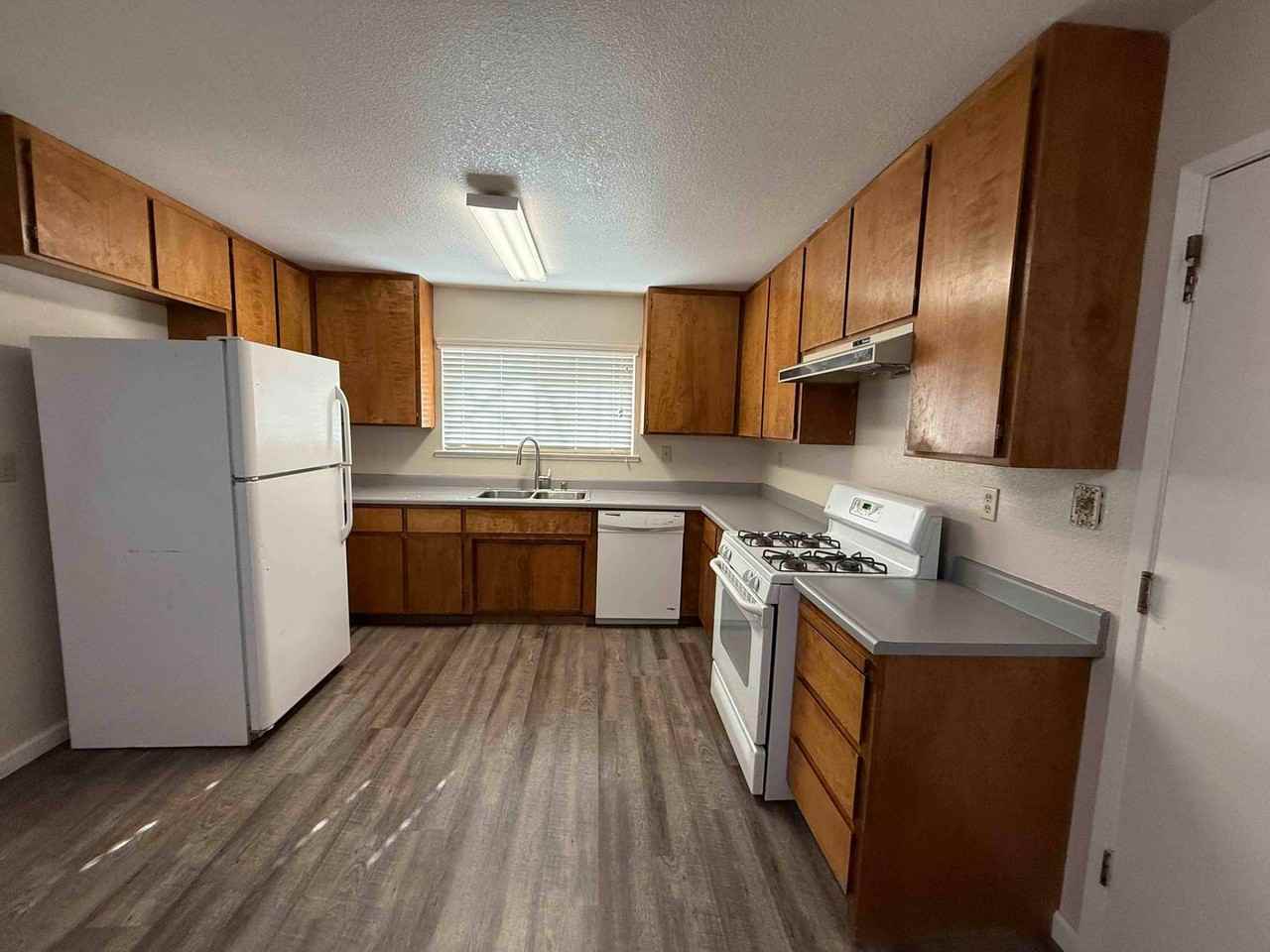 4300 69th St - Photo 3 of 26