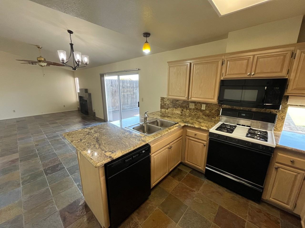1453 Woodmere Rd - Photo 3 of 17
