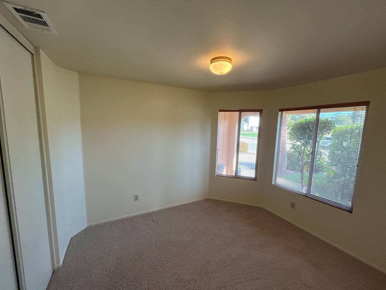 1453 Woodmere Rd - Photo 5 of 17