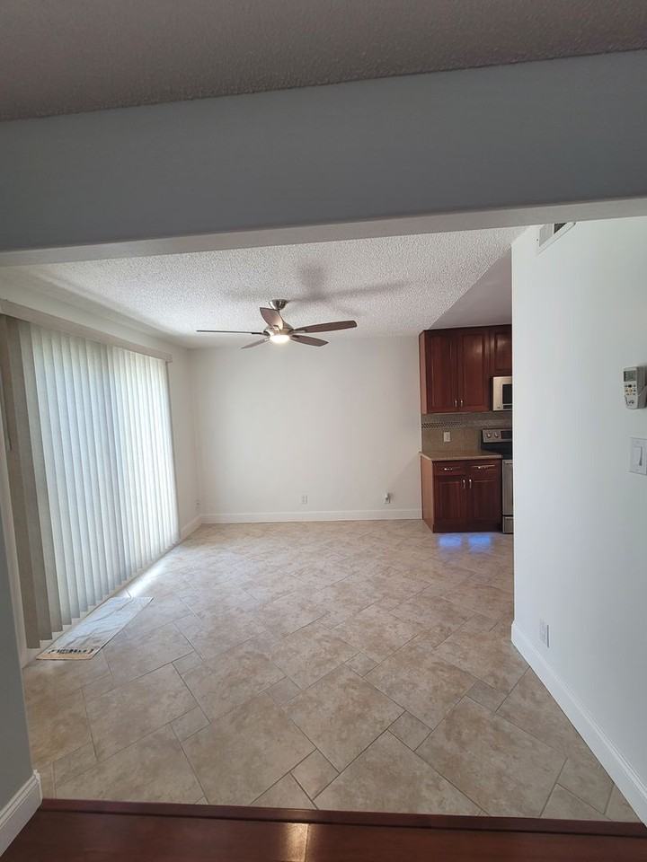 2400 Laguna Cir - Photo 3 of 14