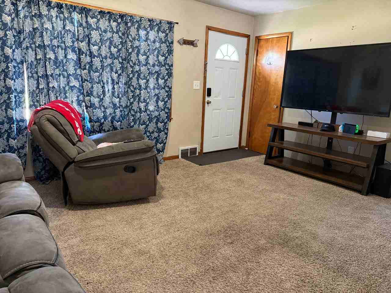 304 1st St - Photo 3 of 11