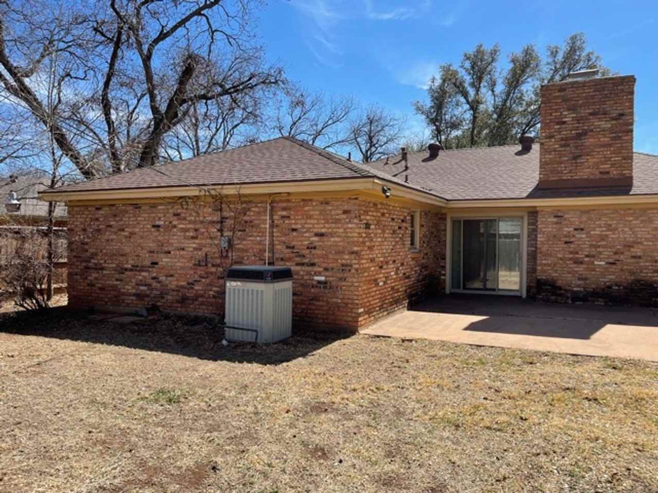 2318 River Oaks Cir - Photo 2 of 23