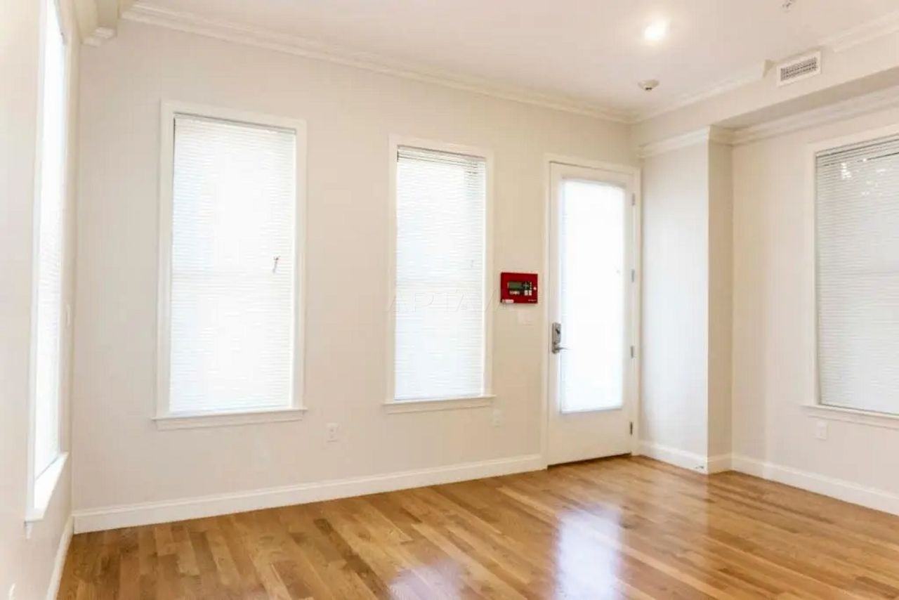 8R Mount Pleasant St - Photo 5 of 7
