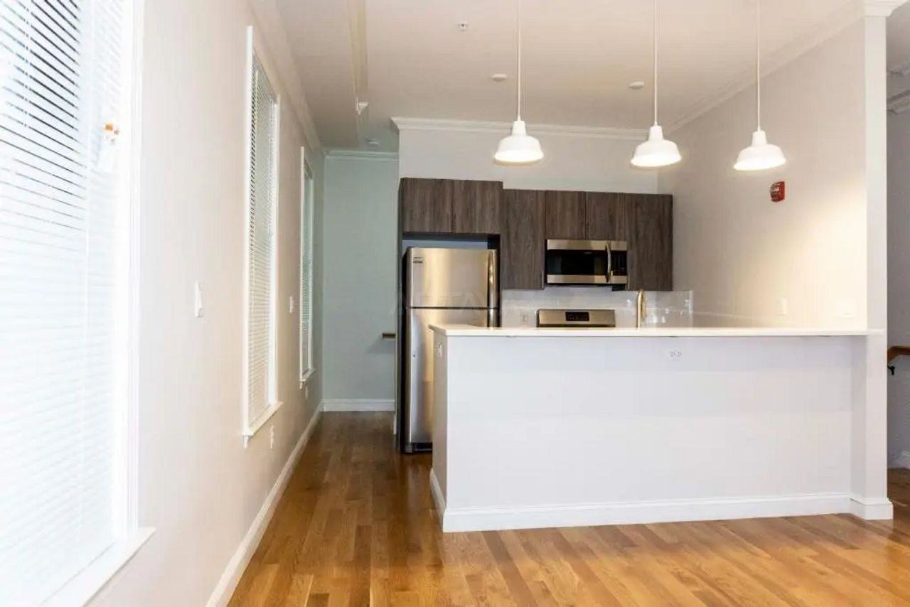 8R Mount Pleasant St - Photo 3 of 7