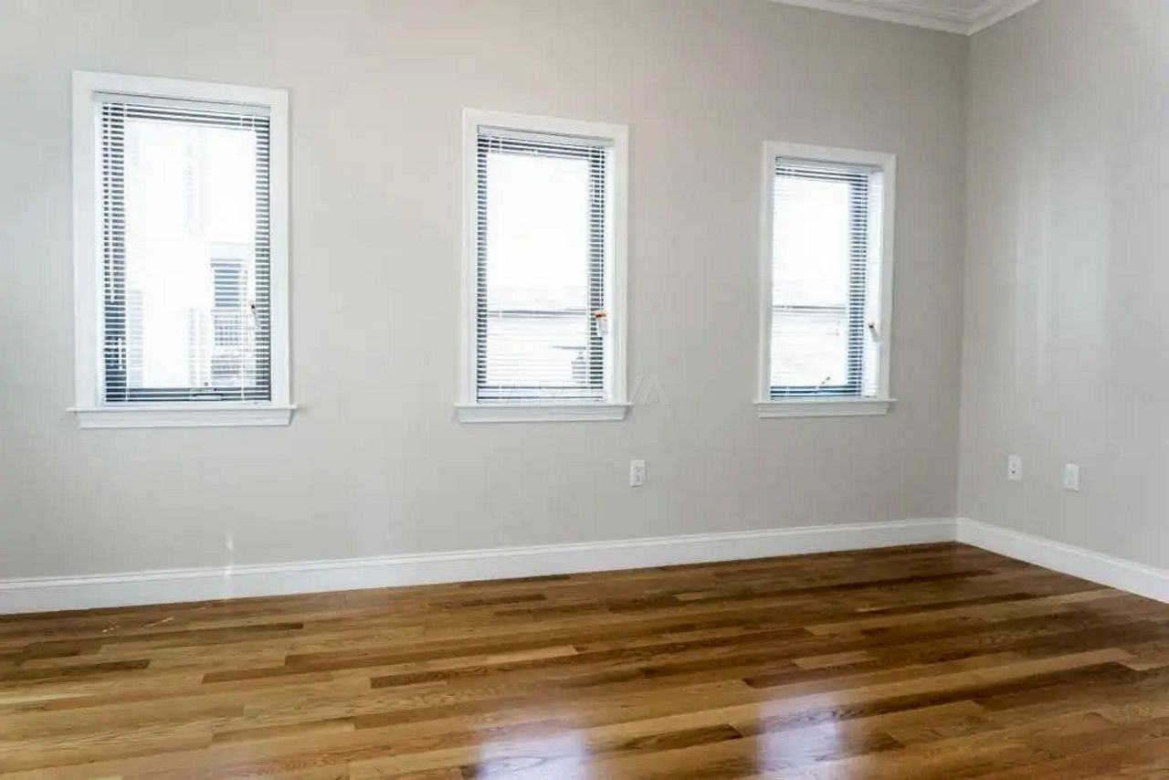 8R Mount Pleasant St - Photo 2 of 7