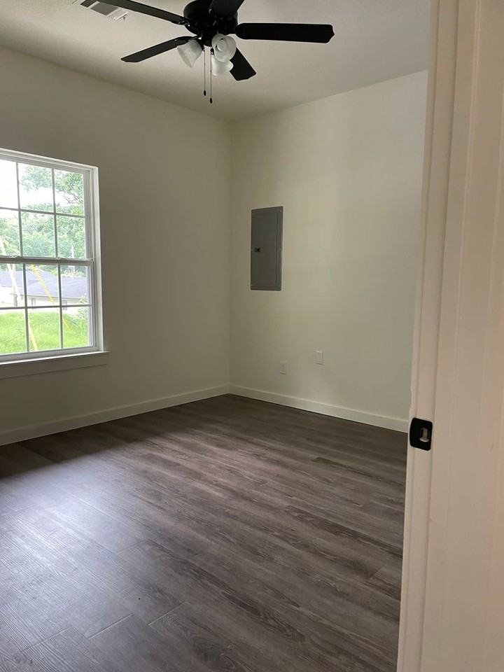 503 Lafayette St - Photo 5 of 10