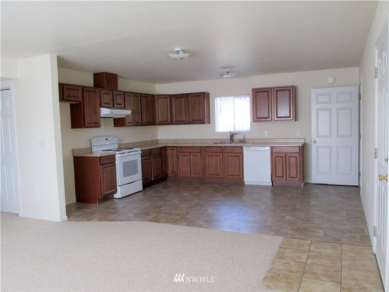 622 S Lake Ave - Photo 3 of 11