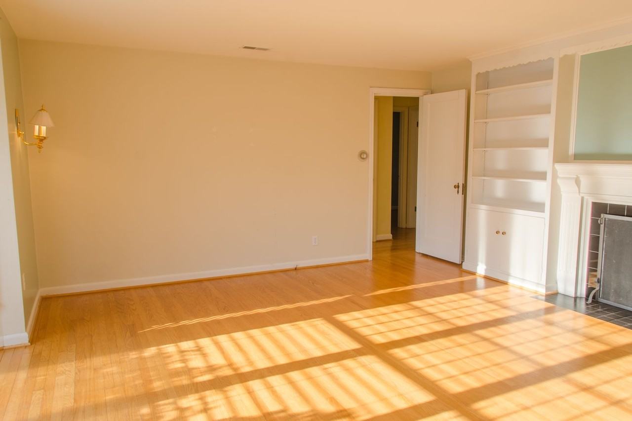 4738 47th Ave Ne - Photo 3 of 24