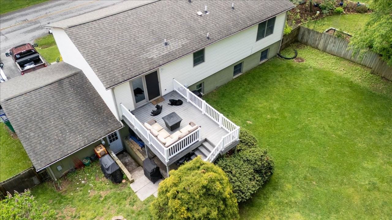 305 Woodbine Dr - Photo 4 of 36