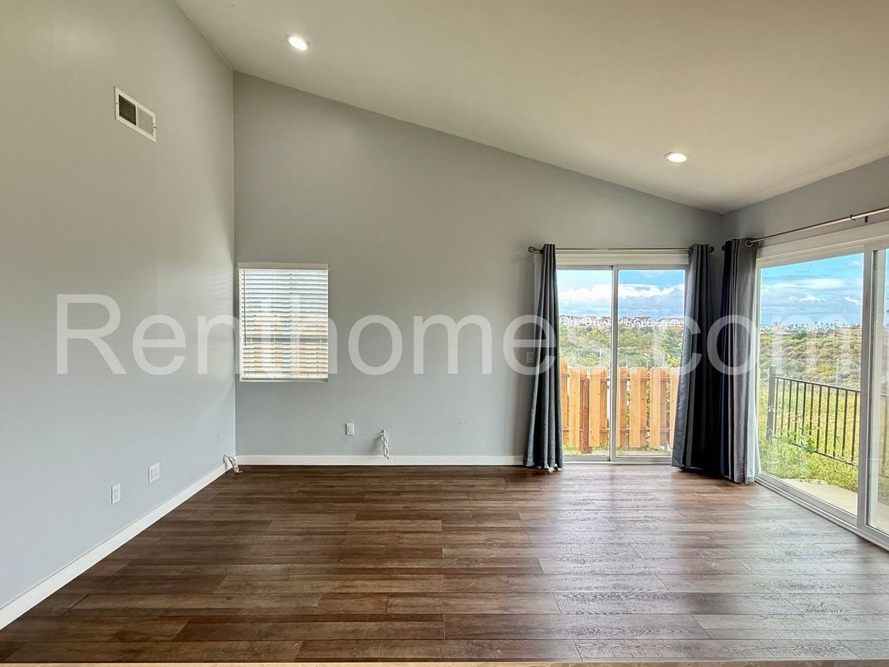 1410 Shoshone St - Photo 4 of 24