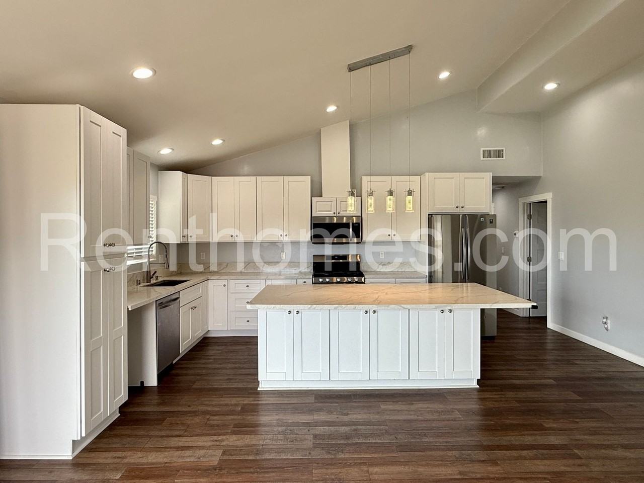 1410 Shoshone St - Photo 6 of 24