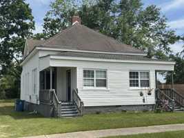 featured image of 406A Durden St