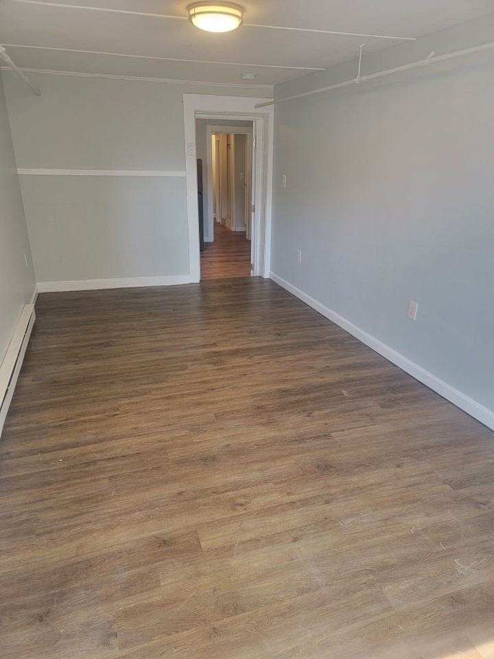 52 Lawrence St, Clinton - Photo 2 of 10