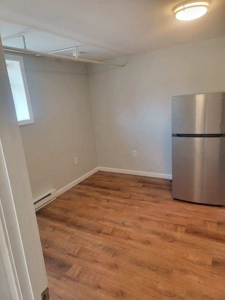52 Lawrence St, Clinton - Photo 3 of 10